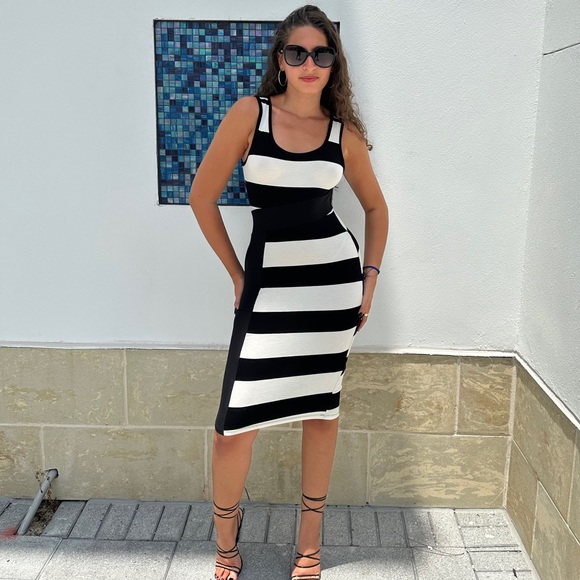 Sexy Black & White Bold Striped Bodycon Dress 🔥 - Picture 4 of 6